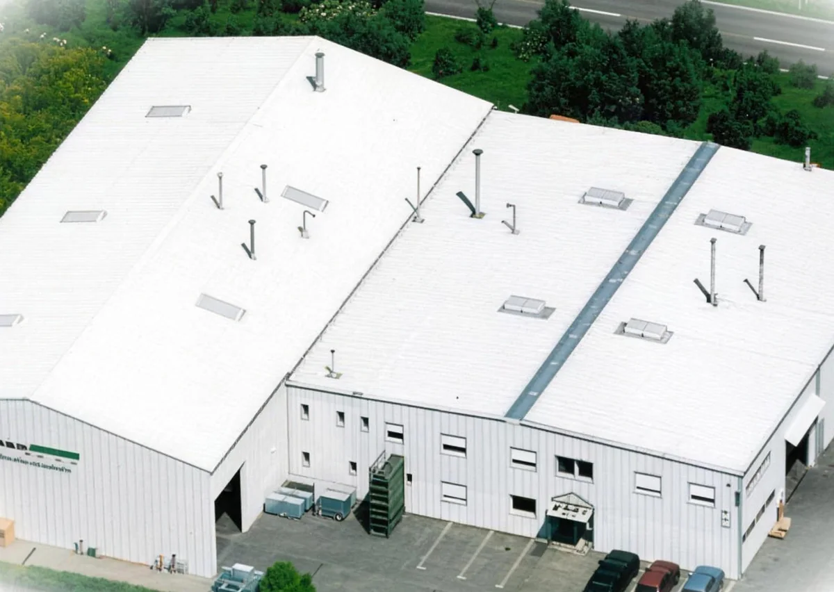 Luftbild der Fertigungs- und Bürogebäude von HO-TEC in Gaggenau